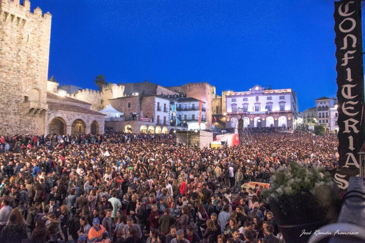 Apartamentos La Machacona Plaza Mayor Caces 外观 照片
